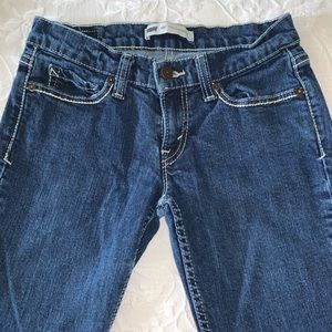 NWOT Womens Levi size 2